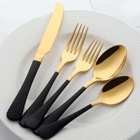 Couverts à poignée ondulée polie miroir doré design coréen ensemble de couverts réutilisables fait à la main populaire couteau occidental fourchette cuillère
