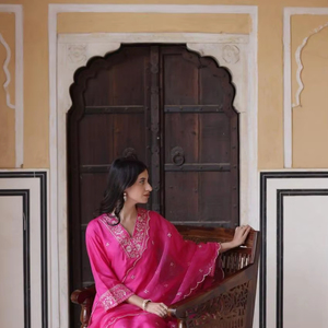 Traje de trabajo pesado Pure Chanderi viscosa bordado trabajo superior bordado trabajo con fondo de rayón con Organza bordado Dupatta - Product Image 1