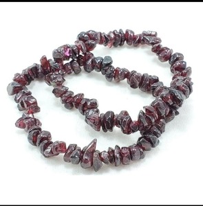 Pulsera de chip de cristal granate de calidad superior para Reiki o trabajo de energía y equilibrio emocional disponible a precio de descuento - Product Image 2