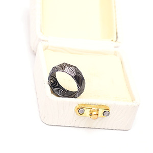Jexmoo Bague en acier damas personnalisée faite à la main avec boîte à bagues Cadeau parfait pour papa mari petit ami Support OEM pour la personnalisation - Product Image 6