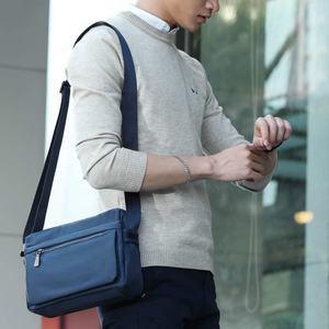 Bolsa de gimnasio de lona de viaje con logotipo personalizado unisex, patrón geométrico, entrenamiento deportivo, Fútbol para hombres y mujeres - Product Image 6