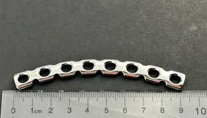 Plaque de reconstruction pelvienne incurvée 3.5mm 8 trous 94mm de longueur Ensemble de 6 implants orthopédiques - Product Image 3