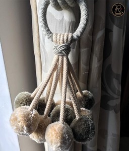Sujetadores de Cortinas con Pompones Hechos a Mano para Decoración del Hogar y la Sala de Estar, Soportes de Cortina de Tela Suave con Pompones, Accesorios Decorativos - Product Image 1