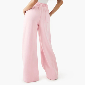 Pantalones deportivos rosas de algodón 100% para mujer, con logotipo personalizable para un toque personal. - Product Image 2