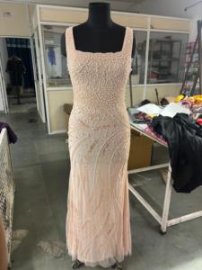 Elegante Vestido de Noche Bordado con Lentejuelas y Cuentas, Hermoso Trabajo a Mano, Cuello con Mangas Tres Cuartos, Chifón Largo Hasta el Suelo, Formal, para Fiesta de Graduación - Product Image 5