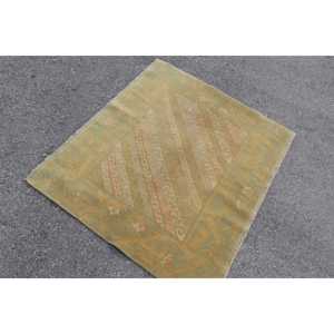 พรมขนาด 3.8x3.2 ฟุต พรมวินเทจขนาดเล็ก พรมลายดอกไม้สีเขียว - Product Image 1