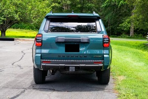 Toyota 4Runner 2024, transmission intégrale, turbo, conduite à gauche, automatique, jantes R18, cuir de luxe, intérieur foncé, faible kilométrage, prêt à l'exportation - Product Image 3