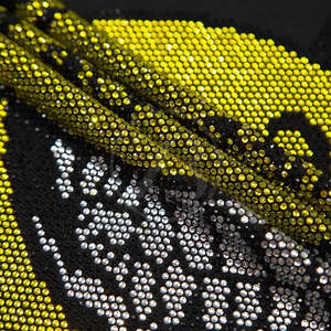 T-shirt coupe ajustée 100% coton de qualité supérieure pour homme, respirant avec décoration en strass - Product Image 3