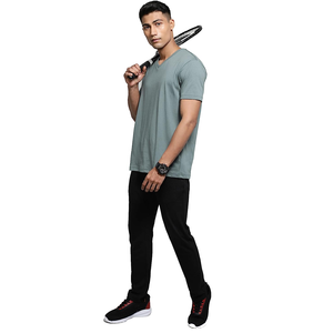 T-shirt col V pour homme, personnalisé par le fabricant BD, de haute qualité, couleur unie, manches courtes, coupe ajustée, respirant, tricoté, respectueux de l'environnement - Product Image 6