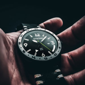 Reloj Deportivo de Lujo SSC-101 24h GMT con Bisel de Acero Negro, Movimiento Ronda, Correa Luminosa de Nylon y Cuero Seiko Diver - Product Image 3
