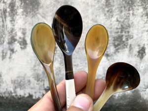 Ensemble de 7 cuillères à couverts en corne Vaisselle de table Utilisation de la salade Ensemble de couverts Grandes poignées Matériau lourd Produit en résine Hnadles - Product Image 4