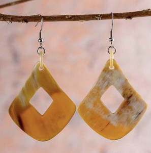 Boucles d'oreilles en corne de buffle à motifs uniques utilisées à la main pour les boucles d'oreilles des femmes d'Inde - Product Image 2