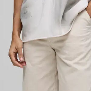 Shorts élégants pour hommes en sergé, parfaits pour une collection estivale décontractée et confortable, design tendance, respirant, avec logo personnalisé - Product Image 4