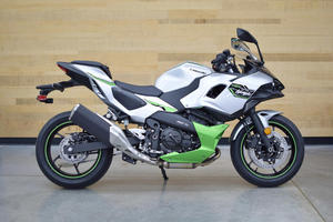 Meilleure offre pour les motos Kawasaki Ninja 7 Hybrids ABS SuperSport neuves/d'occasion originales de 2015 à 2026 - Product Image 4