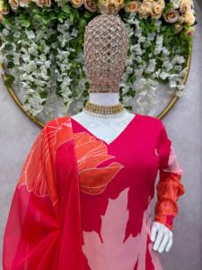 Beau costume de designer avec intérieur et Pent-Dupatta avec impression numérique et travail à la main - Product Image 2