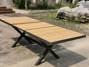Table en acier minimaliste conçue pour les espaces de repas et de travail modernes - Product Image 3