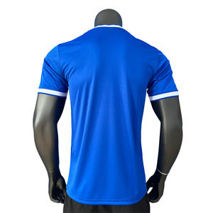 เสื้อฟุตบอลโพลีเอสเตอร์ของผู้ชายชุดตาข่ายระบายอากาศได้ดีพร้อมกางเกงขาสั้นสำหรับฤดูหนาว - Product Image 2