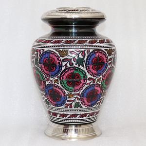 Urna de cremación de latón de mejor grado Patrón grabado hecho a mano para cenizas humanas Suministros de urna funeraria de metal de la India - Product Image 5