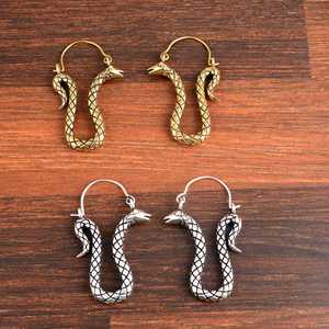 Pendientes de Aro con Diseño de Serpiente, Moda 2024, Joyería Gótica de Latón para Mujer, Acabado Plateado Oxidado, Diseño de Reptil, Venta al Por Mayor/OEM - Product Image 1