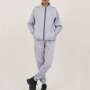 Ensemble de survêtement pour femmes, vêtements de sport de qualité supérieure pour l'entraînement physique, vêtements décontractés et confort toute saison - Product Image 1