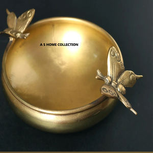 Bol Urli en métal plaqué or de qualité supérieure, design papillon, pour servir des fruits secs lors de mariages et de réceptions - Product Image 1