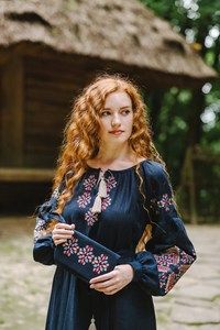 Nouvelle collection de robes élégantes et modernes au design bohème pour femmes robes maxi pour femmes robes ukrainiennes brodées élégantes à manches longues pour dames - Product Image 4