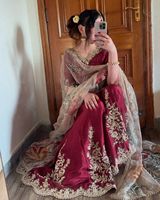 Chinon lourd de créateur avec broderie séquentielle Travail complet Flair Gharara Costume pour femme Collection Partywear