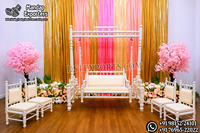Ensemble de balançoires en bois sculptées à la main Maharaja pour la décoration de la scène de Mehndi et de la soirée au henné, ensemble de chaises balançoires Grand Golden Marriage Jhula UK