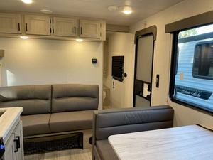 Nueva autocaravana Silver Lake 2400BH 2025 de East To West, modelo Truck Motor Homes. - Product Image 4