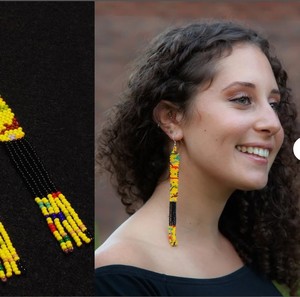 Pendientes Largos Hechos a Mano con Cuentas Mágicas, Pendientes de Arte Pop, Pendientes de Diseño Abstracto, Pendientes Estilo Boho Amarillos con Cuentas - Product Image 2