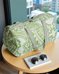 Sac de sport tactique matelassé fait à la main imprimé jungle de luxe sac de voyage en coton léger de haute qualité avec fermeture à glissière - Product Image 2