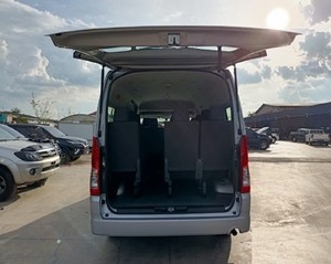 Autobus Toyotas HiAcee à toit surélevé modèle 2019 de 15 places d'occasion - Product Image 6