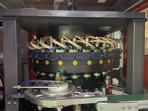 Máquina de fabricación de tapas de botellas de agua de 20 litros personalizable, máquina de moldeo rotacional de compresión Industrial DIY para plástico - Product Image 3