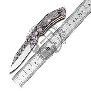 Premium D2 acier pliant couteau de poche gravé à la main Unique conception personnalisée ODM pris en charge pour hommes femmes chasseurs bricolage cadeaux - Product Image 1