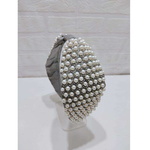 Bandeau exquis en perles de rocaille avec des perles multicolores, conçu pour les femmes qui apprécient les accessoires de cheveux haut de gamme et le style unique - Product Image 6