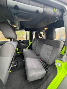 JEEP Wrangler Unlimited Sport 4x4 2012, el más vendido, transmisión manual de 6 velocidades, color Gecko Pearl Coat, mayormente sin modificar - Product Image 5