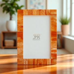 Cadre photo en os incrusté orange vibrant fait à la main, design rectangulaire moderne, options personnalisables pour une décoration élégante de table, de mur ou de maison - Product Image 3