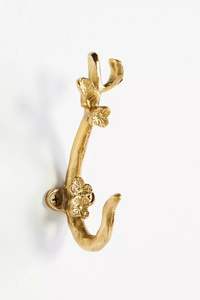 Gancho de Pared Moderno de Aluminio para Decoración Interior Contemporánea, Optimiza el Espacio de la Pared con un Diseño Limpio y Funcional - Product Image 3