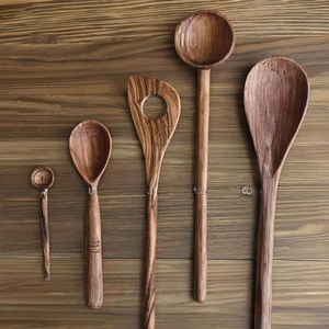 Cuillère de service en bois Création artistique Cuillères à couverts en bois (cuillère et spatule) disponibles à des prix abordables par glowin fashion - Product Image 1