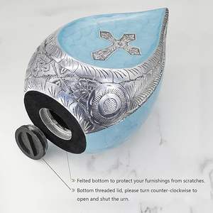 Urna de cremación en forma de lágrima de tendencia para cenizas, superventas, Cruz plateada grabada, hermosa LÁGRIMA DE ALUMINIO esmaltada azul claro - Product Image 6