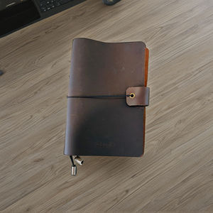 Cuaderno de viaje de estilo antiguo rústico personalizable, cierre de correa de diario de cuero hecho a mano, regalo corporativo con alfabeto - Product Image 4