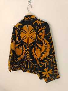 Veste Suzani en velours noir brodée à la main, motif floral moutarde, style folklorique bohème, faite à la main, ethnique, courte, vêtement d'extérieur tendance - Product Image 4