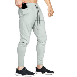 Pantalones deportivos de gimnasio con cremallera lateral y bolsillos, corte ajustado para hombre, subidos por Dress Sports - Product Image 1