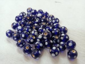 ลูกปัดแก้วลายจุดสีฟ้ามีให้เลือกตั้งแต่ขนาด6มม. เป็นต้นไปเหมาะสำหรับจำหน่ายโดยนักออกแบบเครื่องประดับและร้านขายลูกปัด - Product Image 3