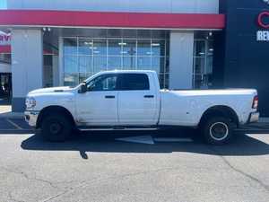 清洁整备二手 2024 款 3500 Big Horn Crew Cab LB <span class=keywords><strong>DRW</strong></span> 4WD 柴油自动变速箱皮卡 布质座椅 导航系统 遥控启动 天窗 - Product Image 2