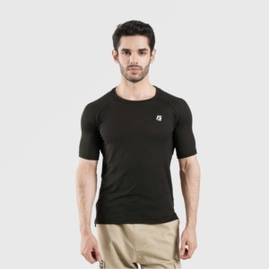 เสื้อยืดออกกำลังกายสีดำพื้นฐาน - Product Image 1