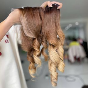 Paquets de couleur rebondissante ombrée de cheveux bruts de haute qualité avec frontal et paquets pour faire des perruques - Product Image 1