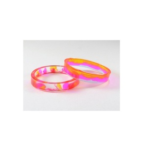 Accessoires de bijoux tendance bracelets en résine faits à la main élégant Bracelet en résine naturelle personnalisé à vendre - Product Image 6