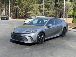 Toyota Camry SE d'occasion propre 2025 - Product Image 2