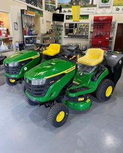 Tondeuse à gazon autotractée John Deere X940 de qualité industrielle à 2 temps. - Product Image 3